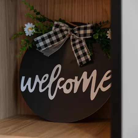 The Velvet Glow By Blvd 63b3 - Warm Modern With Elegant Design Apartment