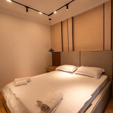 Apartment The Velvet Glow By Blvd 63b3 - Warm Modern With Elegant Design *