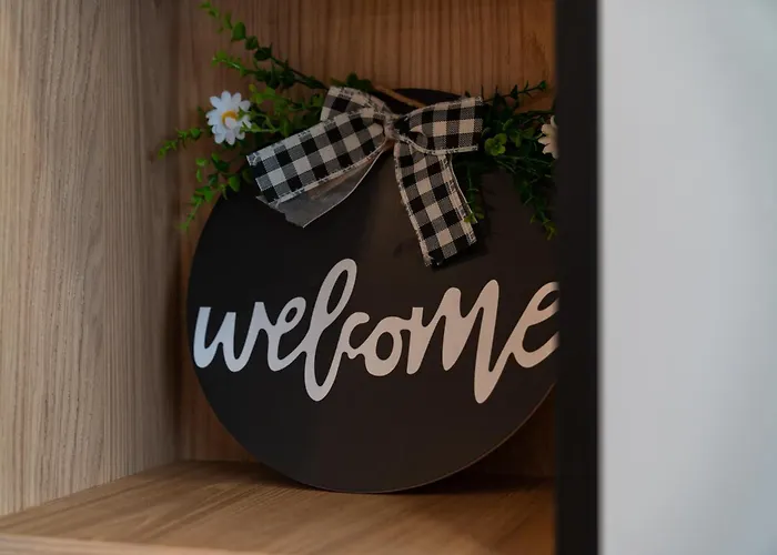 The Velvet Glow By Blvd 63b3 - Warm Modern With Elegant Design Apartman