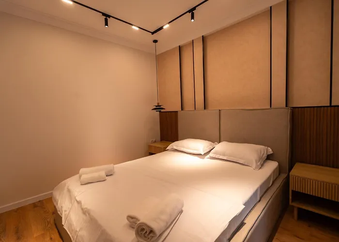 Apartman The Velvet Glow By Blvd 63b3 - Warm Modern With Elegant Design *